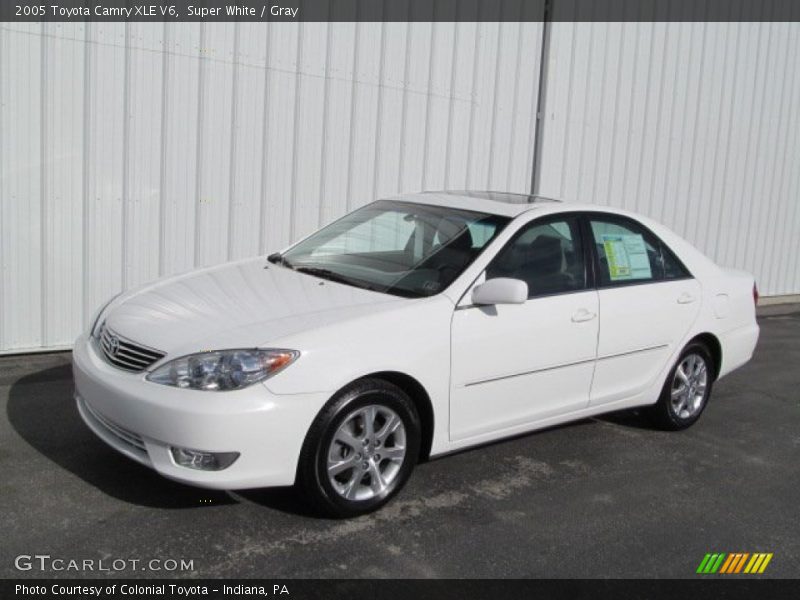 Super White / Gray 2005 Toyota Camry XLE V6