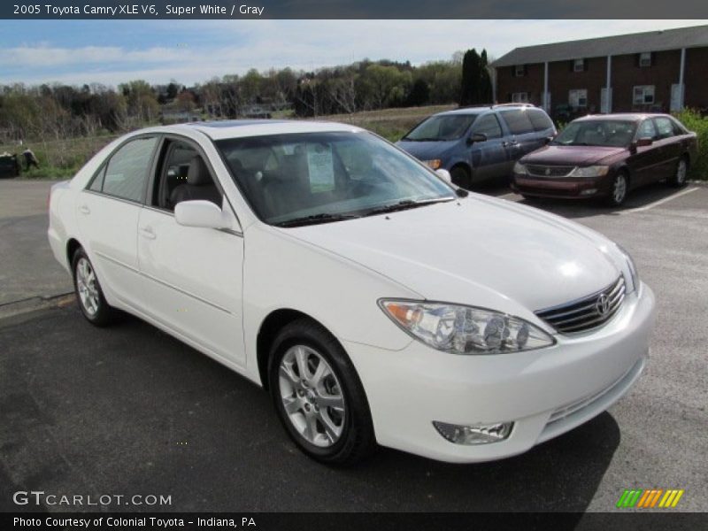Super White / Gray 2005 Toyota Camry XLE V6