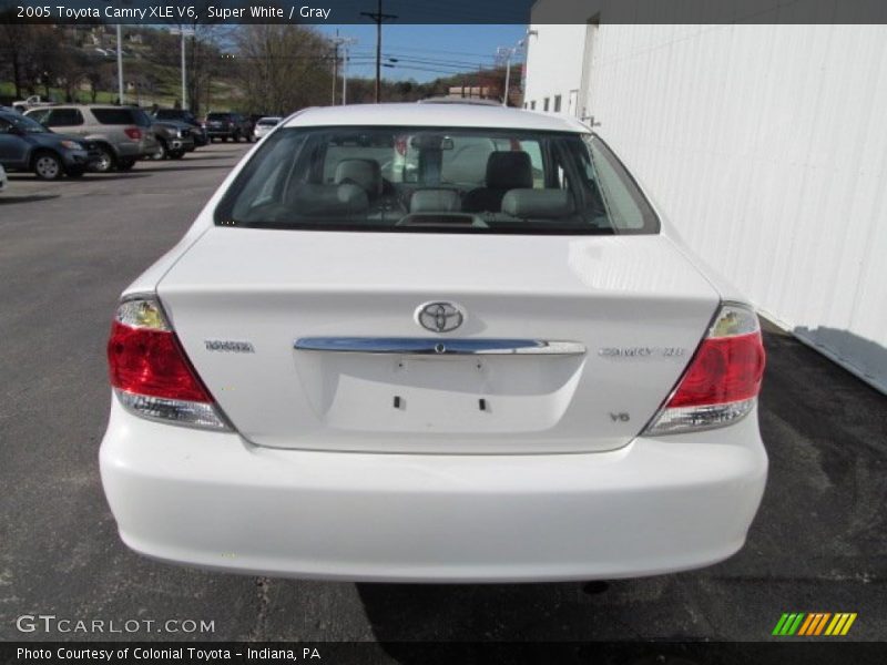 Super White / Gray 2005 Toyota Camry XLE V6