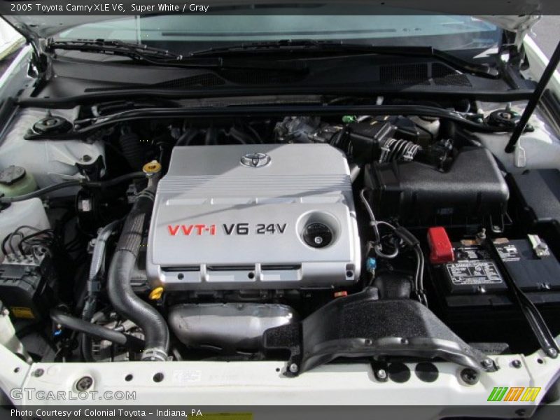 Super White / Gray 2005 Toyota Camry XLE V6
