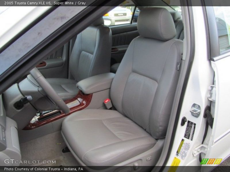 Super White / Gray 2005 Toyota Camry XLE V6