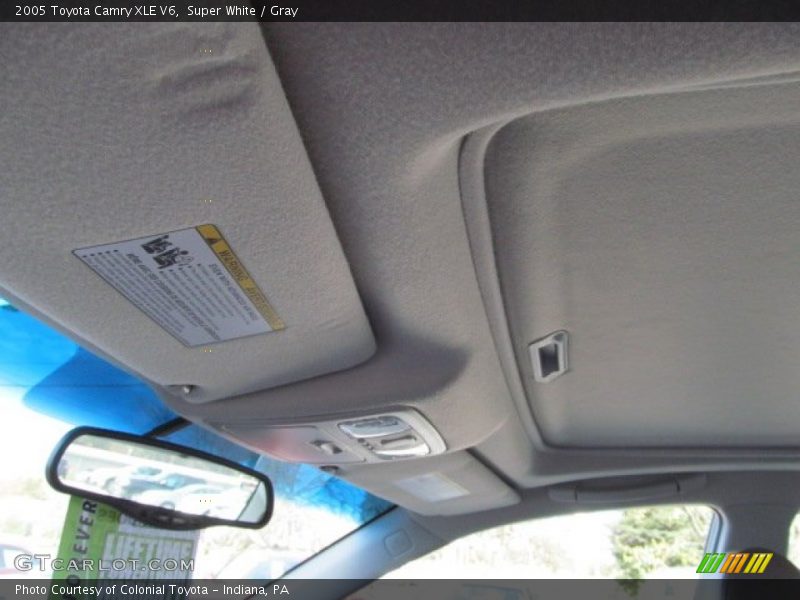 Super White / Gray 2005 Toyota Camry XLE V6