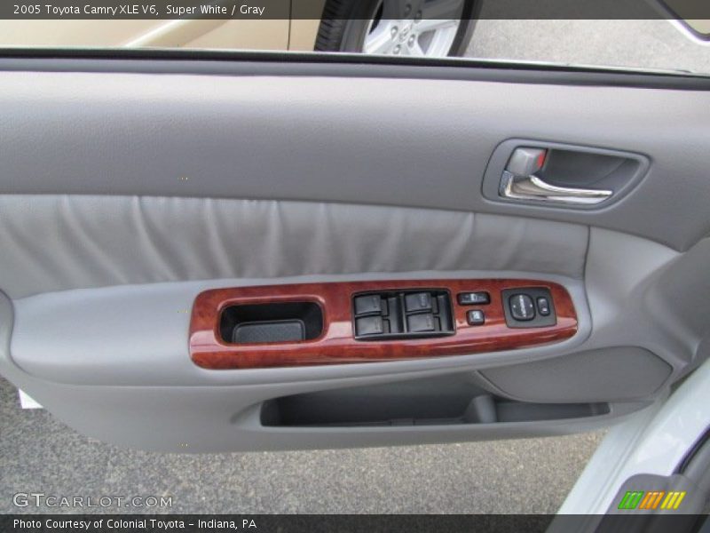 Super White / Gray 2005 Toyota Camry XLE V6