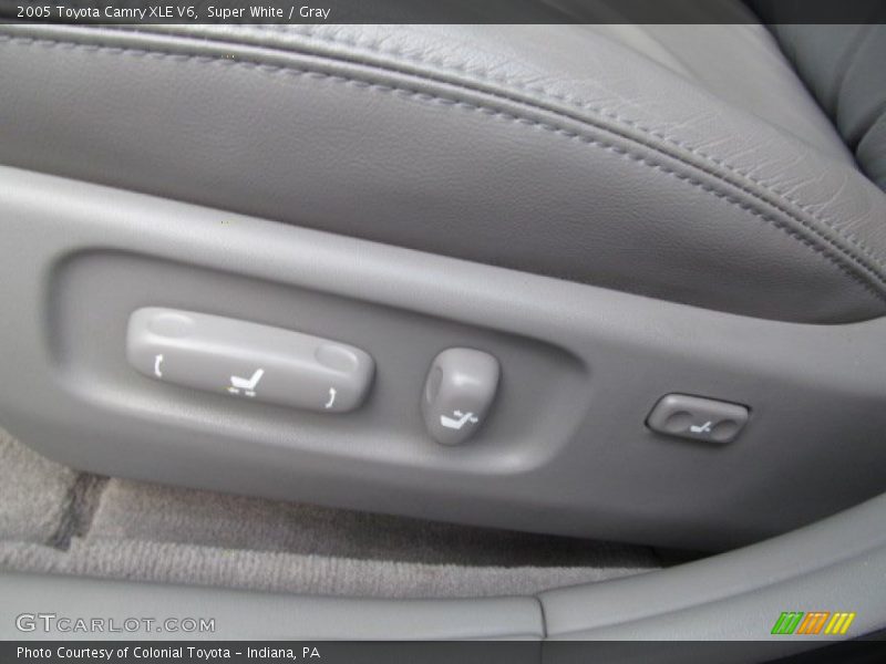Super White / Gray 2005 Toyota Camry XLE V6