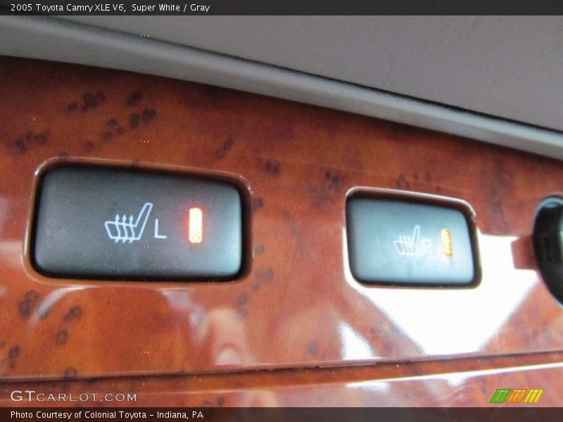 Super White / Gray 2005 Toyota Camry XLE V6