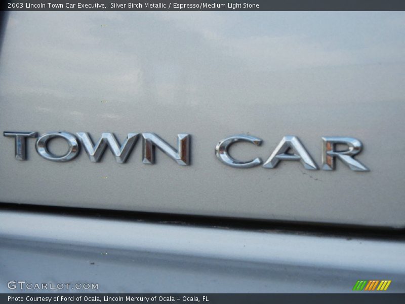 Silver Birch Metallic / Espresso/Medium Light Stone 2003 Lincoln Town Car Executive