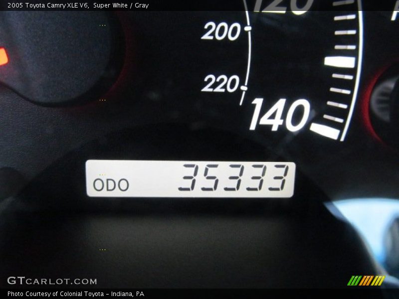 Super White / Gray 2005 Toyota Camry XLE V6