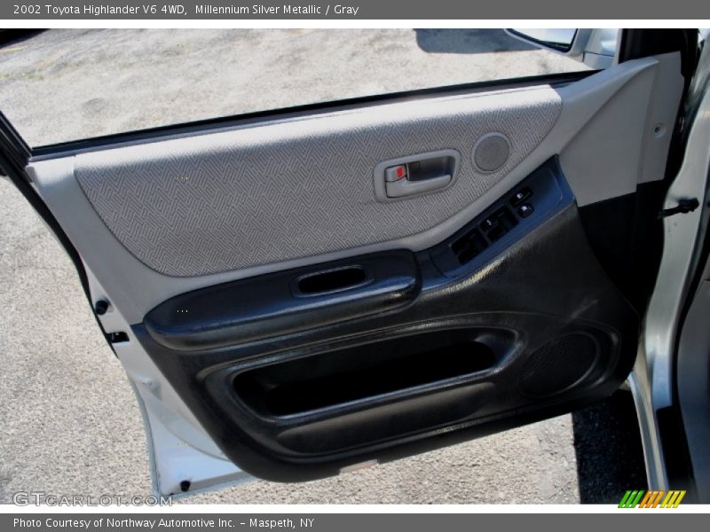 Millennium Silver Metallic / Gray 2002 Toyota Highlander V6 4WD