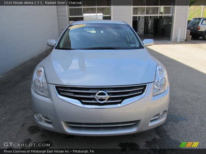 Radiant Silver / Charcoal 2010 Nissan Altima 2.5 S