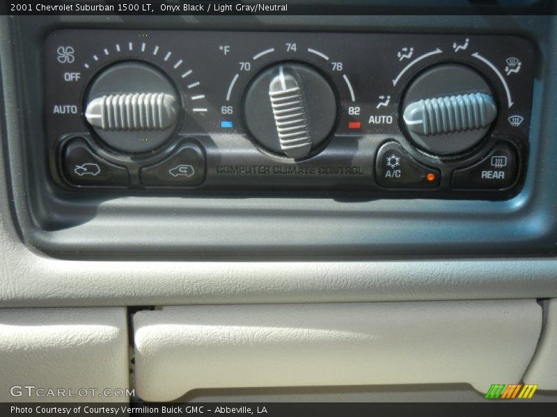 Onyx Black / Light Gray/Neutral 2001 Chevrolet Suburban 1500 LT