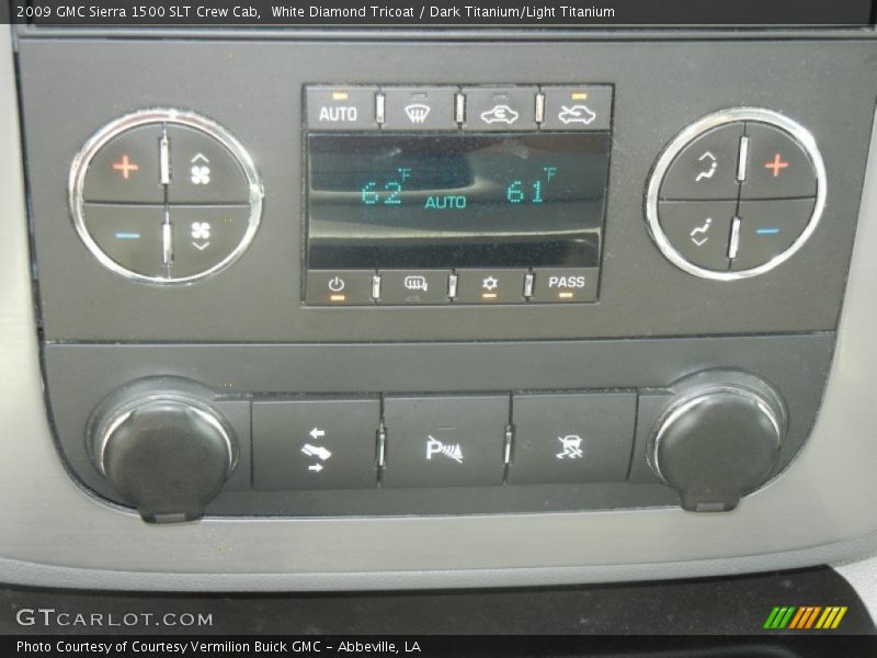 White Diamond Tricoat / Dark Titanium/Light Titanium 2009 GMC Sierra 1500 SLT Crew Cab