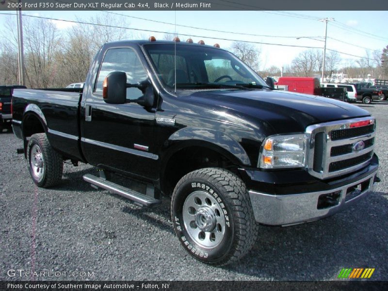 Front 3/4 View of 2005 F350 Super Duty XLT Regular Cab 4x4