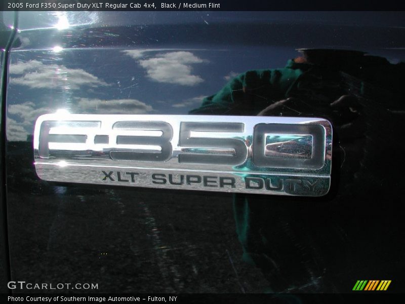  2005 F350 Super Duty XLT Regular Cab 4x4 Logo