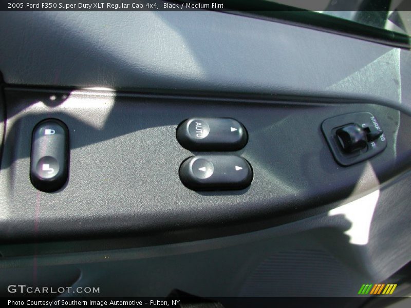 Controls of 2005 F350 Super Duty XLT Regular Cab 4x4
