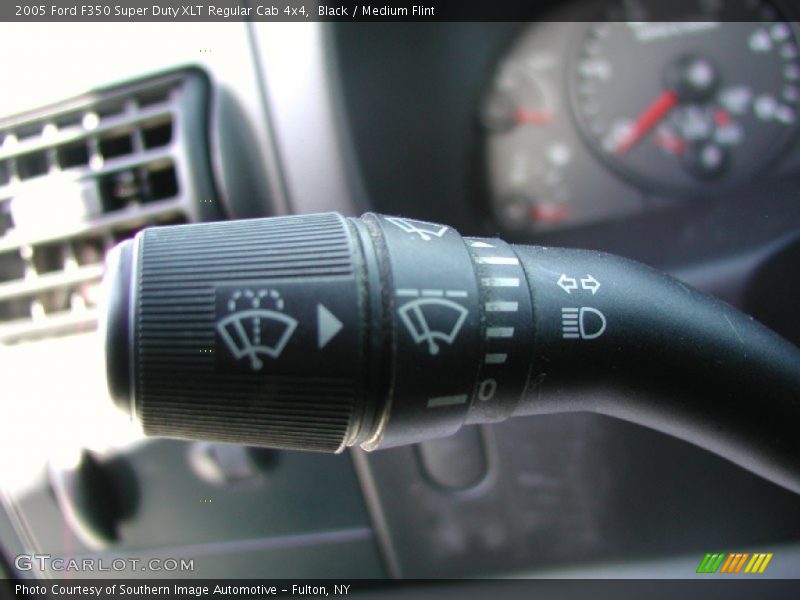 Controls of 2005 F350 Super Duty XLT Regular Cab 4x4