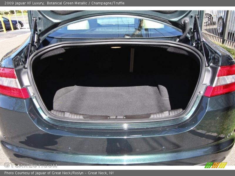  2009 XF Luxury Trunk