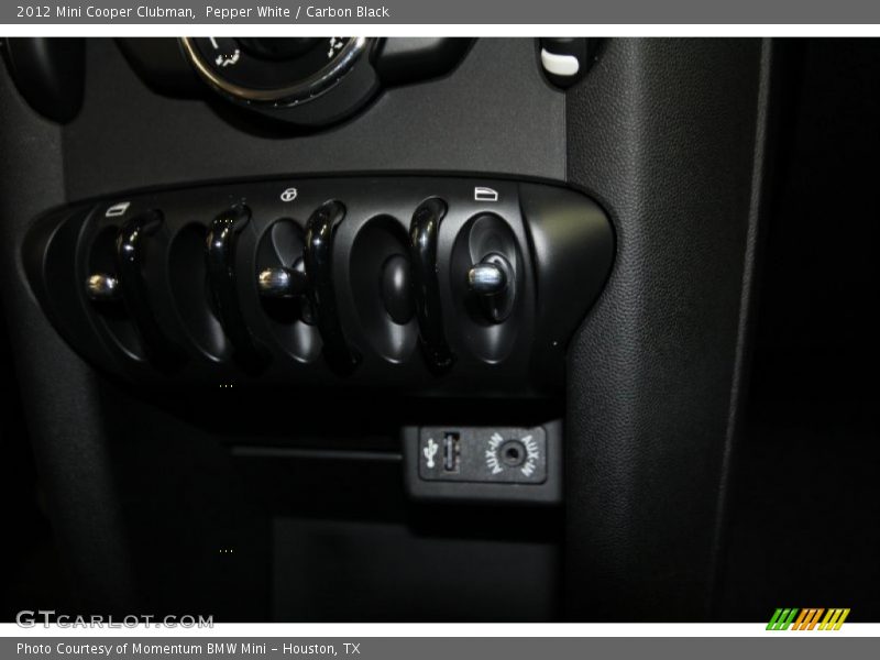 Pepper White / Carbon Black 2012 Mini Cooper Clubman