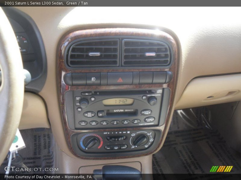 Green / Tan 2001 Saturn L Series L300 Sedan