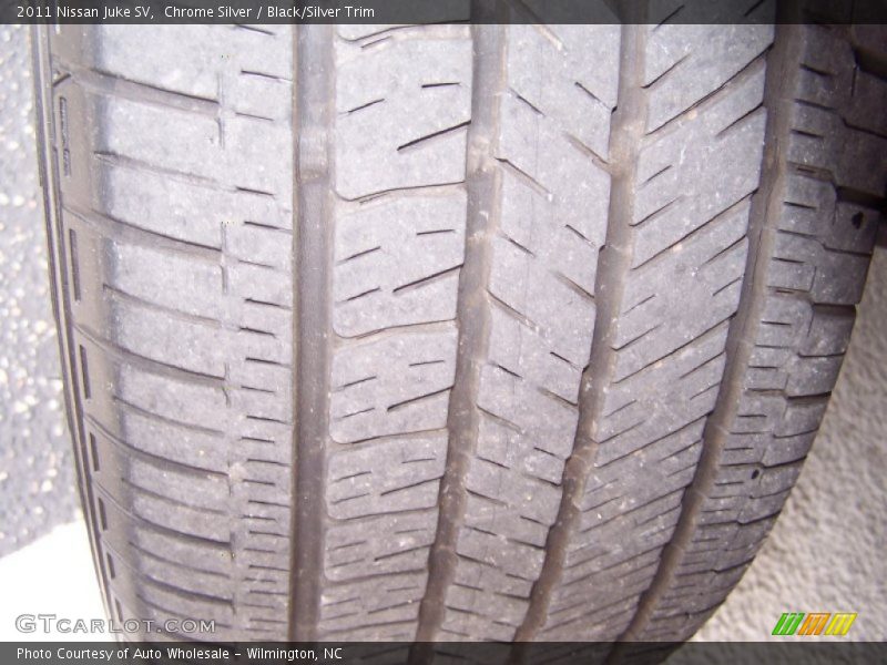 Chrome Silver / Black/Silver Trim 2011 Nissan Juke SV