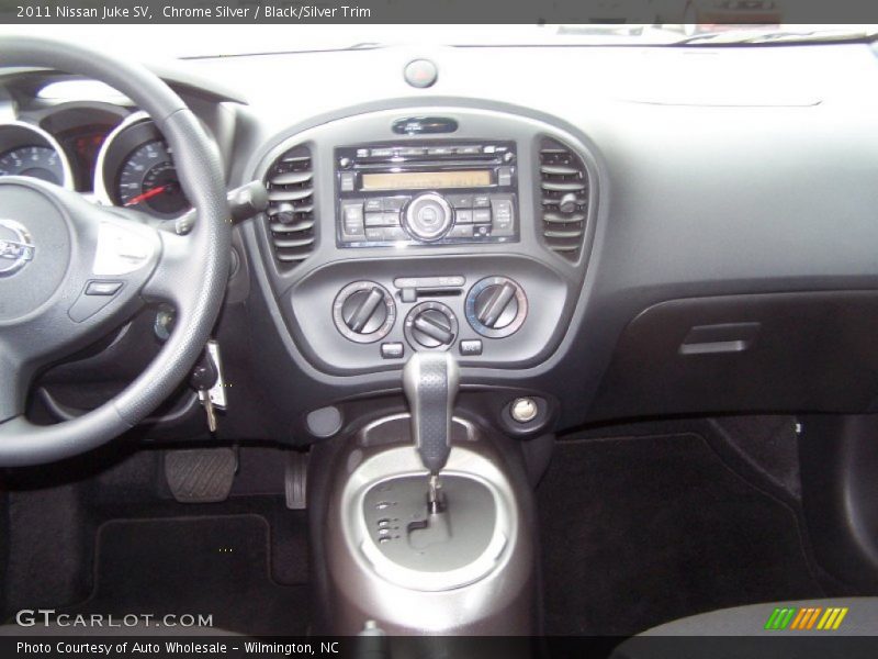 Chrome Silver / Black/Silver Trim 2011 Nissan Juke SV