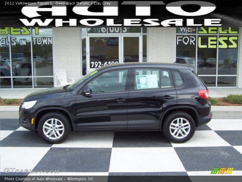 Deep Black Metallic / Clay Gray 2011 Volkswagen Tiguan S