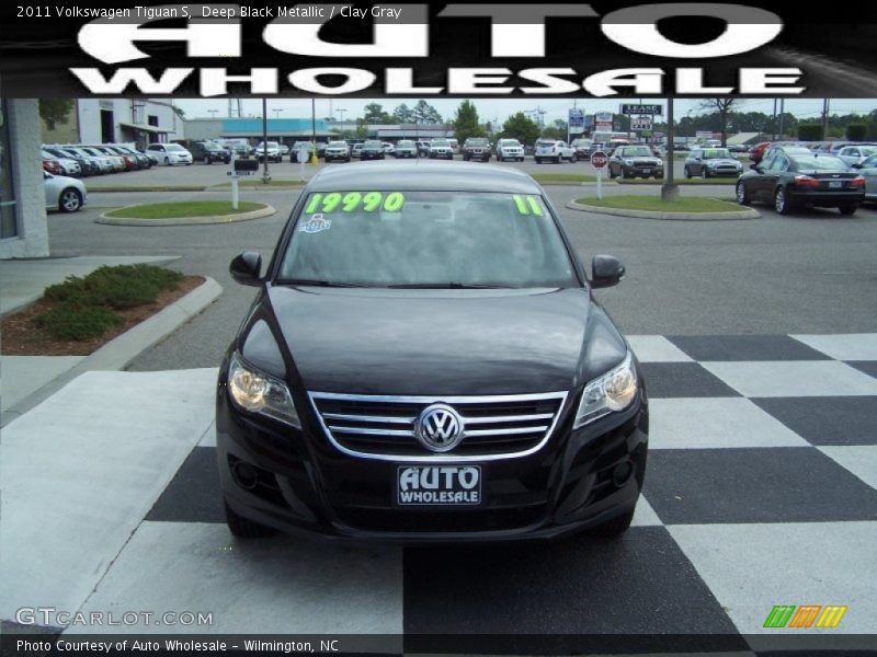 Deep Black Metallic / Clay Gray 2011 Volkswagen Tiguan S