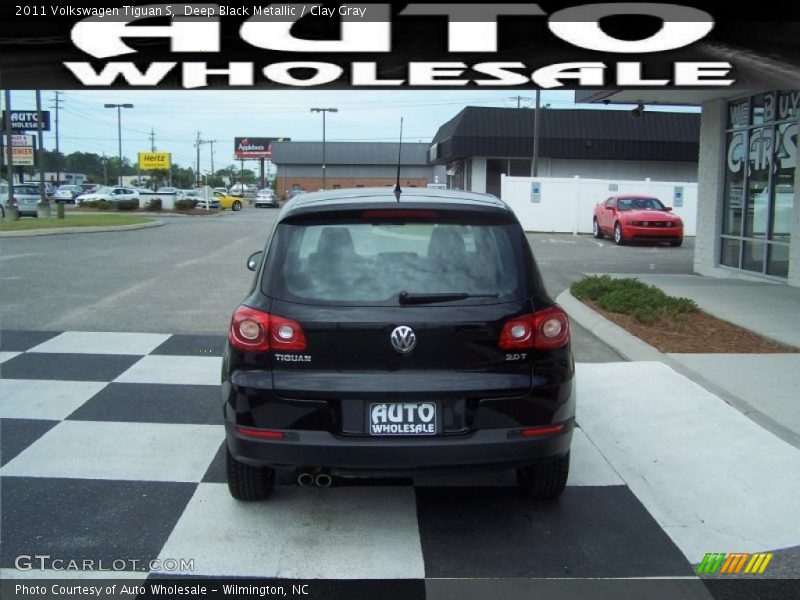 Deep Black Metallic / Clay Gray 2011 Volkswagen Tiguan S