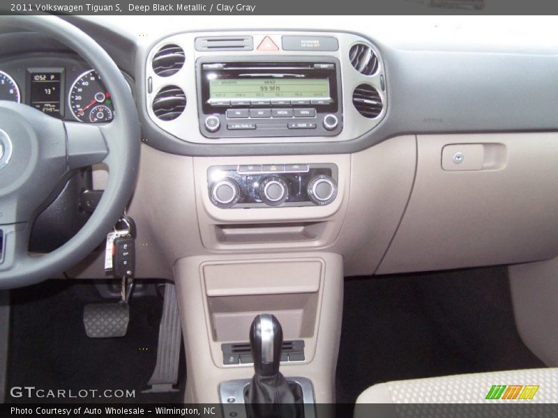 Deep Black Metallic / Clay Gray 2011 Volkswagen Tiguan S