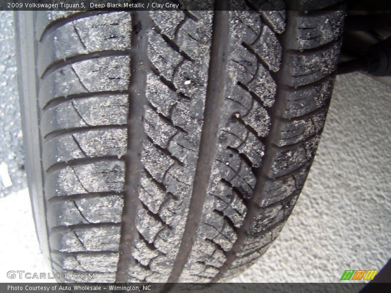 Deep Black Metallic / Clay Grey 2009 Volkswagen Tiguan S
