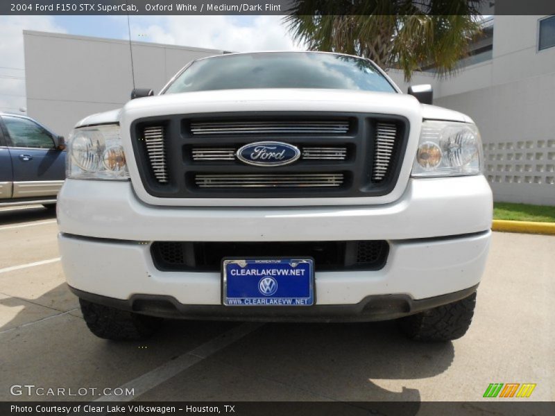 Oxford White / Medium/Dark Flint 2004 Ford F150 STX SuperCab