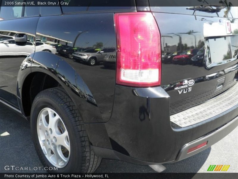 Black Onyx / Gray 2006 Saturn VUE
