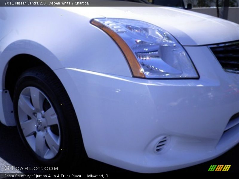 Aspen White / Charcoal 2011 Nissan Sentra 2.0