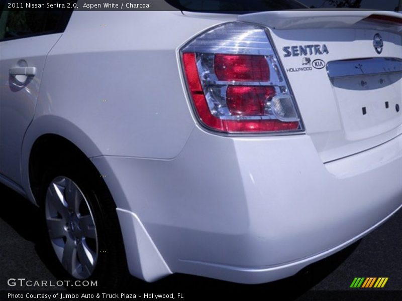 Aspen White / Charcoal 2011 Nissan Sentra 2.0