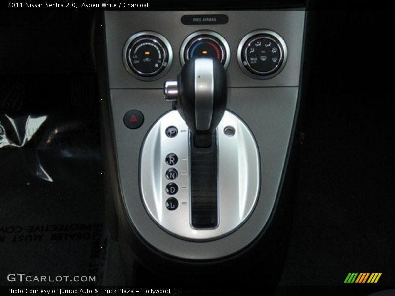 Aspen White / Charcoal 2011 Nissan Sentra 2.0