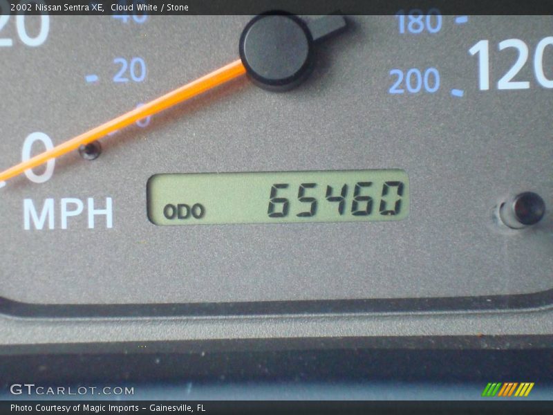 Cloud White / Stone 2002 Nissan Sentra XE
