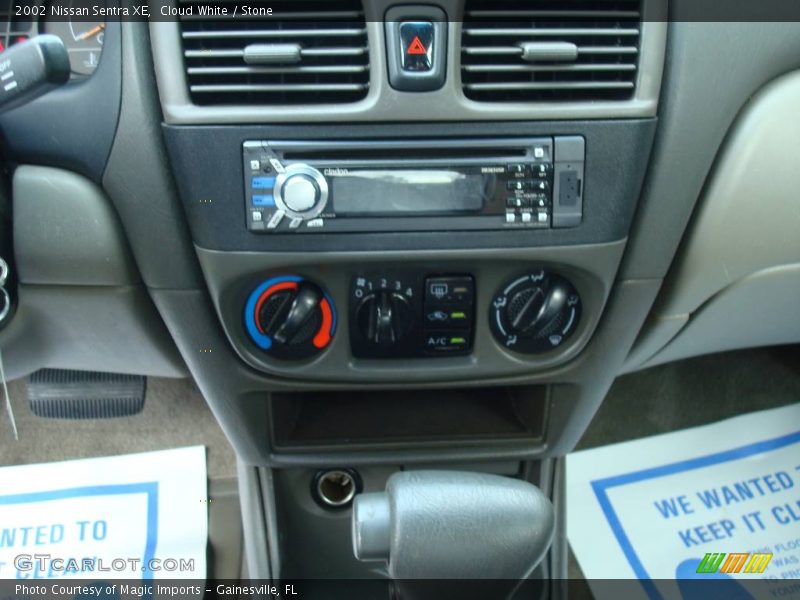 Cloud White / Stone 2002 Nissan Sentra XE