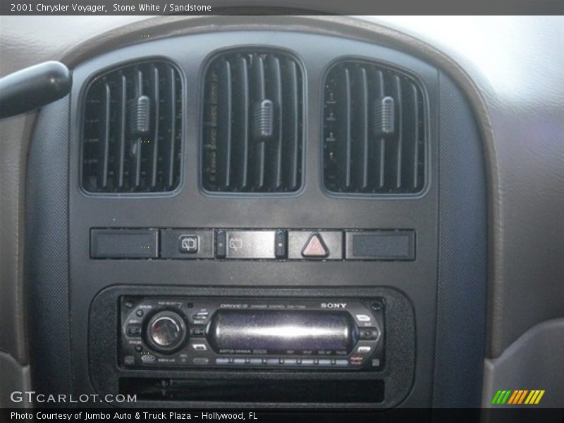 Stone White / Sandstone 2001 Chrysler Voyager