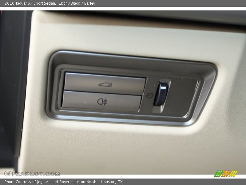 Controls of 2010 XF Sport Sedan