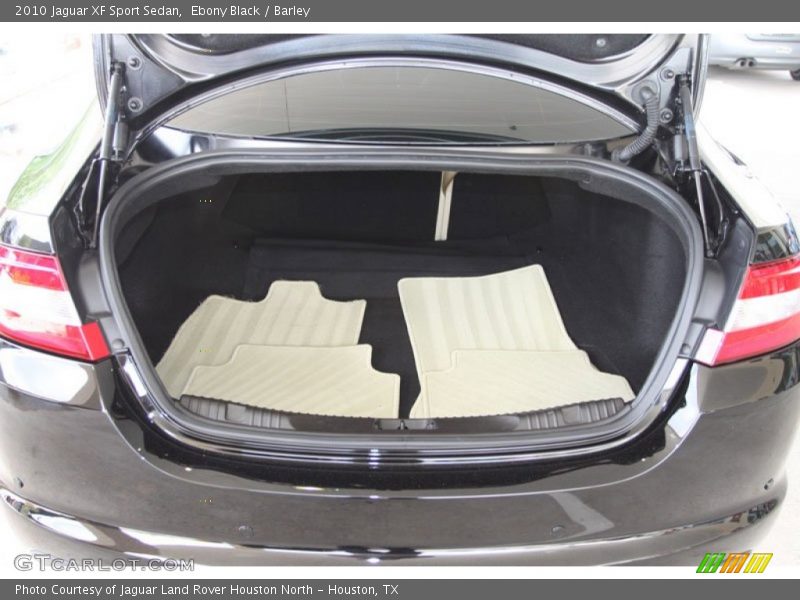 2010 XF Sport Sedan Trunk