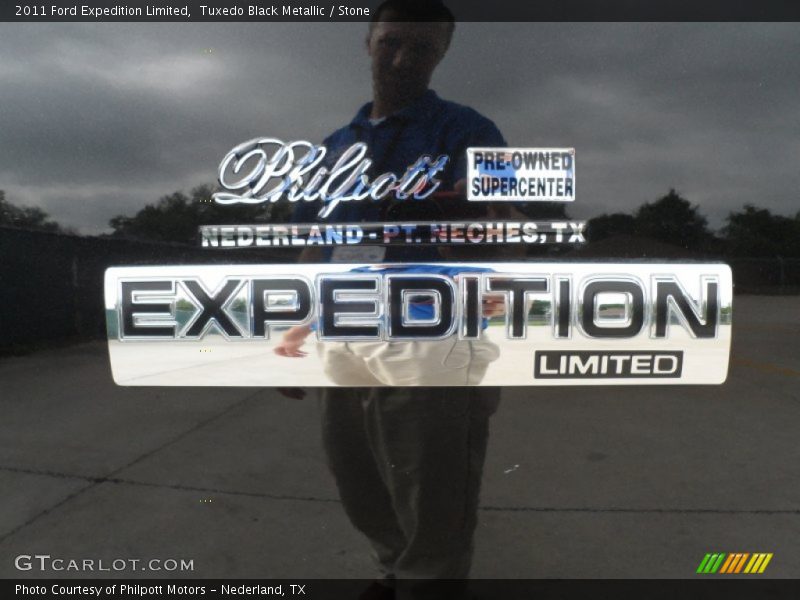 Tuxedo Black Metallic / Stone 2011 Ford Expedition Limited