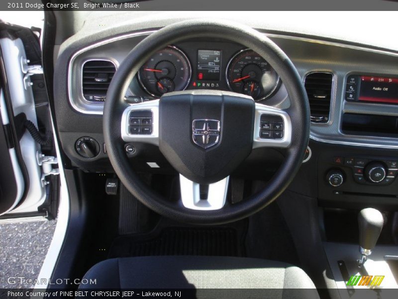 Bright White / Black 2011 Dodge Charger SE