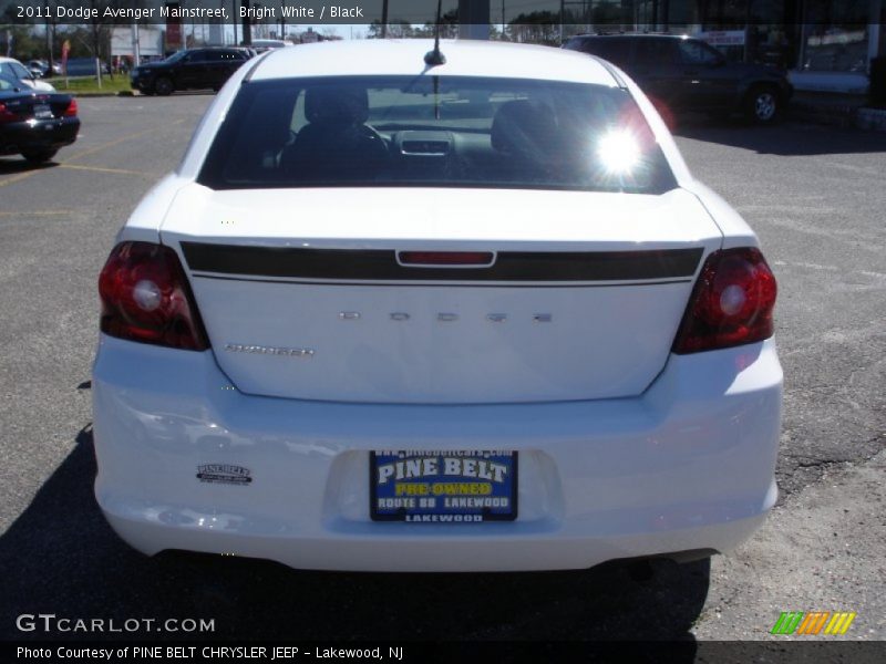 Bright White / Black 2011 Dodge Avenger Mainstreet