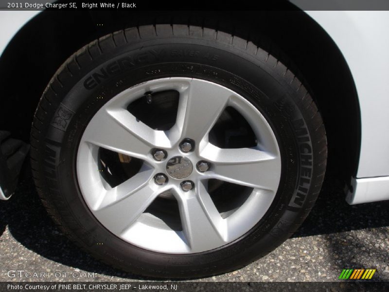 Bright White / Black 2011 Dodge Charger SE