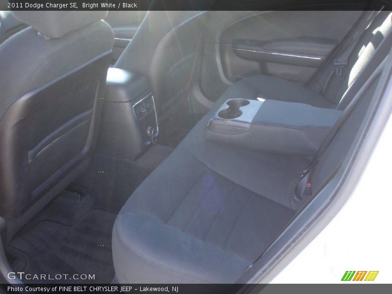 Bright White / Black 2011 Dodge Charger SE