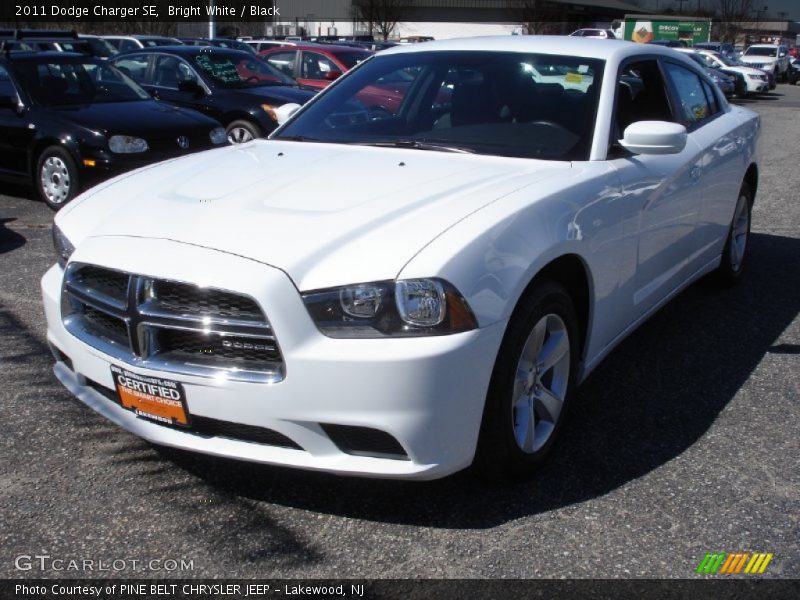 Bright White / Black 2011 Dodge Charger SE