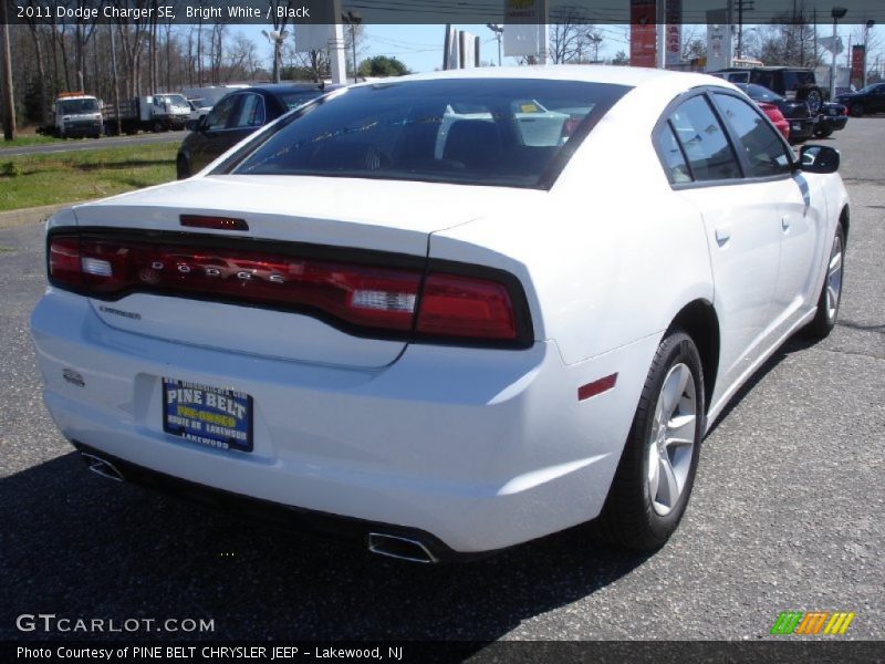 Bright White / Black 2011 Dodge Charger SE