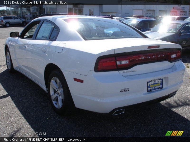 Bright White / Black 2011 Dodge Charger SE