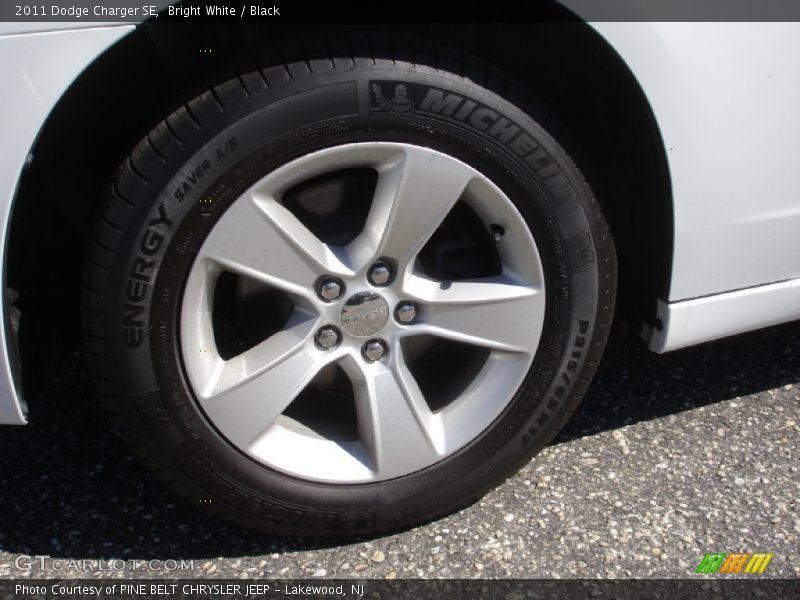 Bright White / Black 2011 Dodge Charger SE