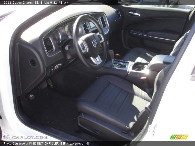 Bright White / Black 2011 Dodge Charger SE