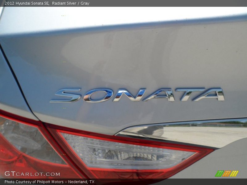 Radiant Silver / Gray 2012 Hyundai Sonata SE